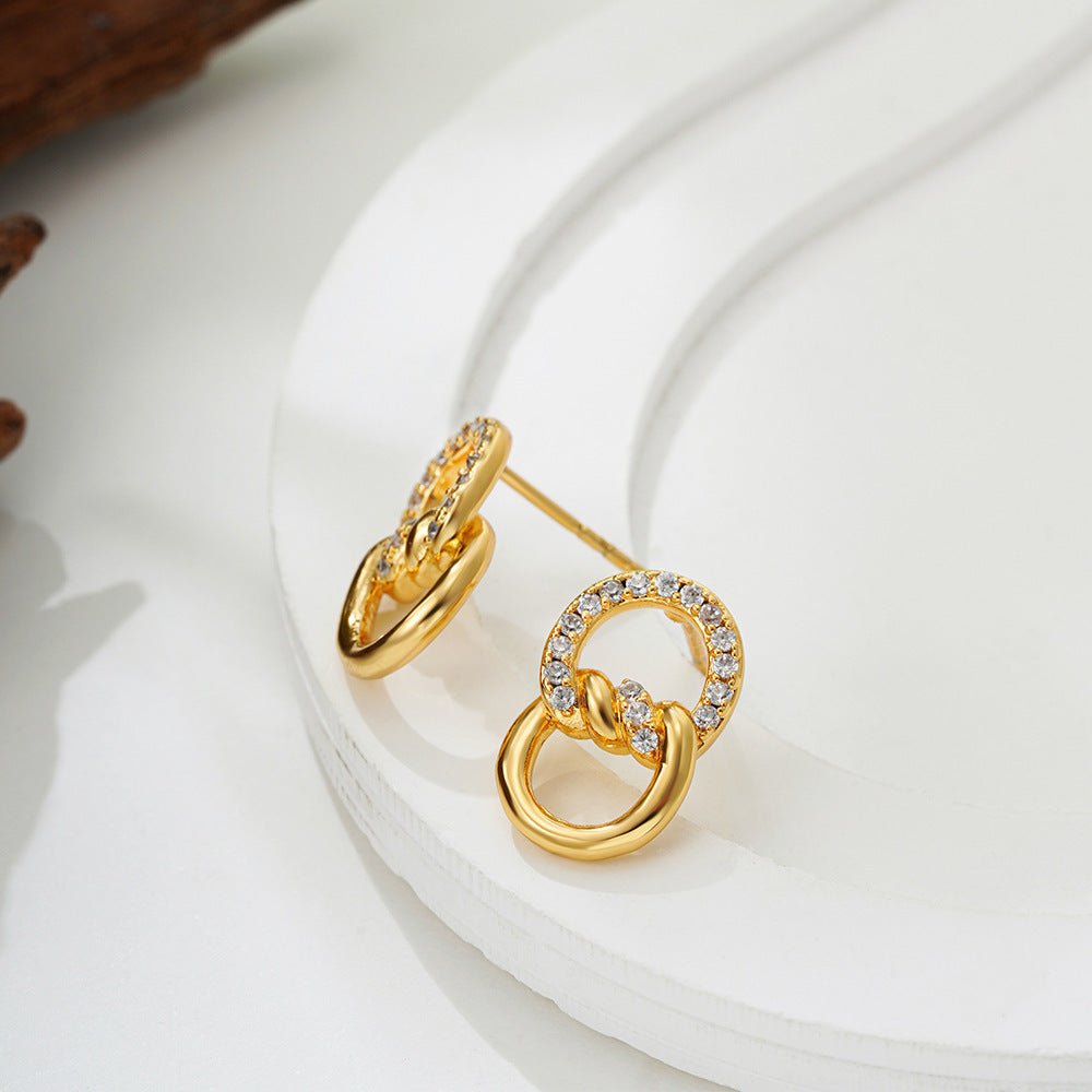 18K Gold Double D Ring Micro Inlaid Zircon Bends And Hitches Stud Earrings - Zambeel