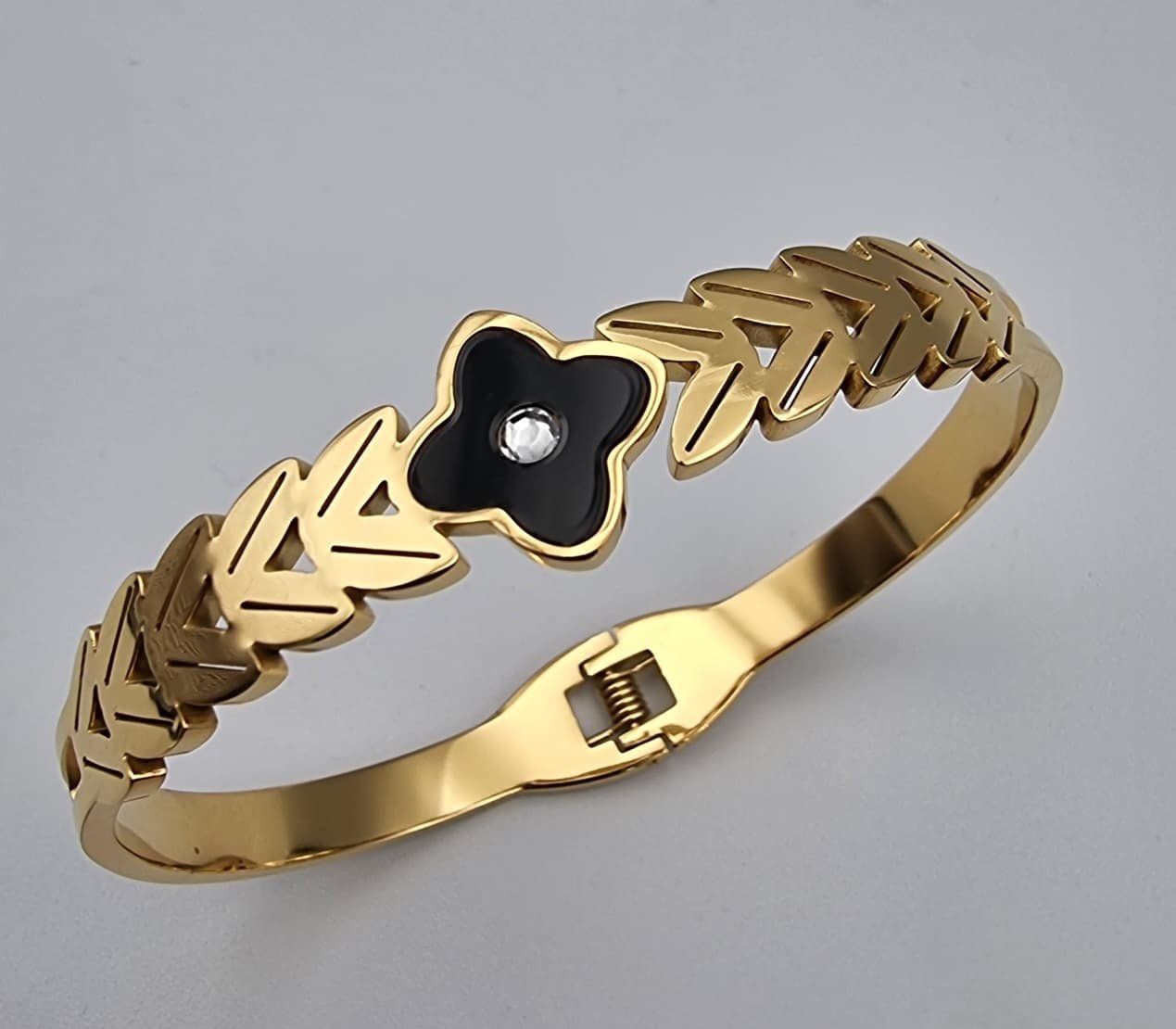 Black Petal Leaf Bangle - Zambeel