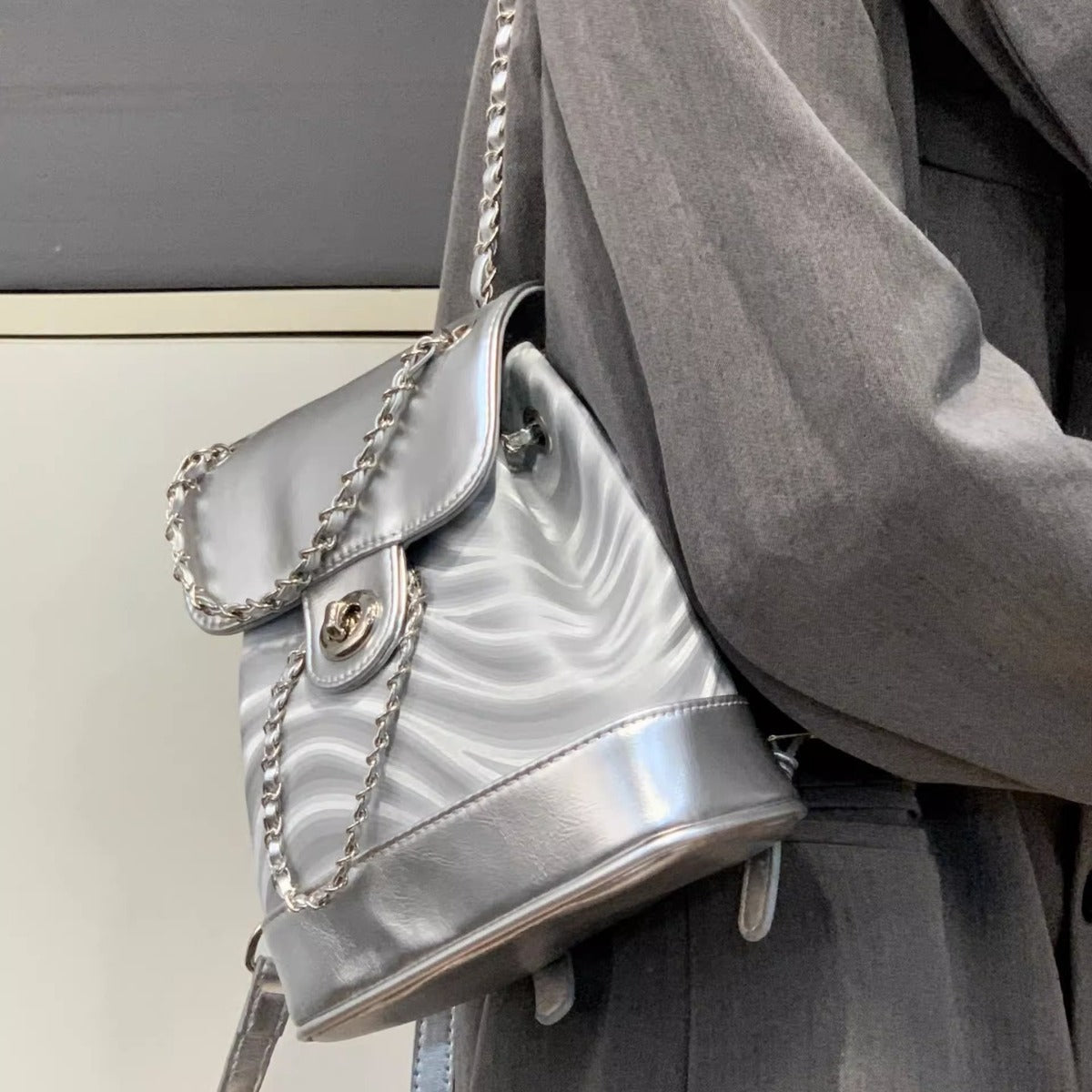 Chain Backpack Women's Water Ripple Fashion Travel Backpack Bags - Zambeel