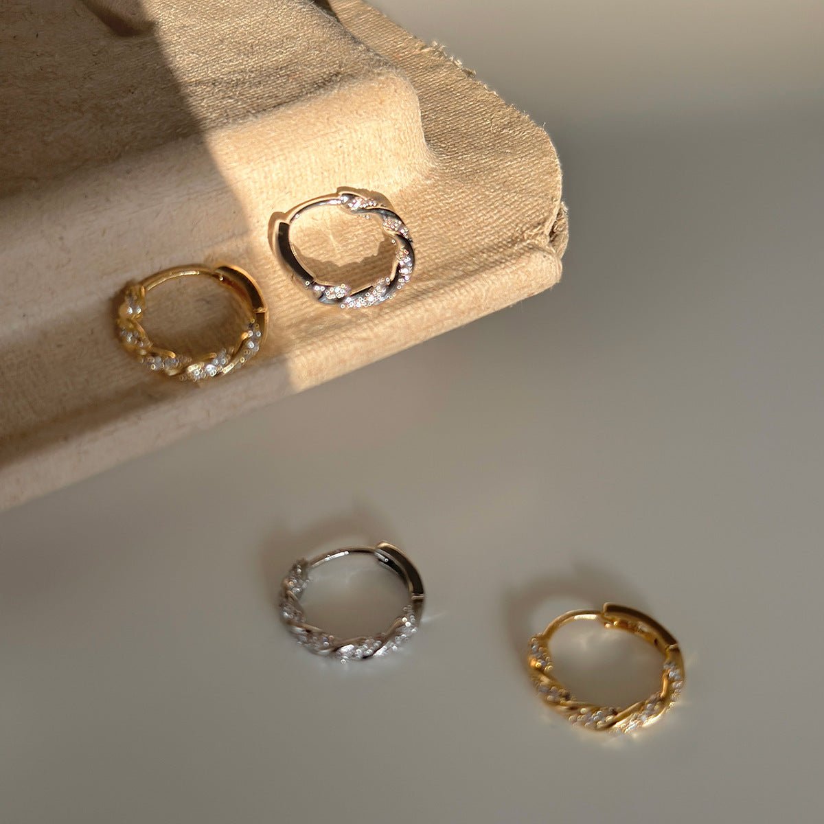 Diamond - embedded Mobius Ear Clip Women's Simple Twisted - Zambeel