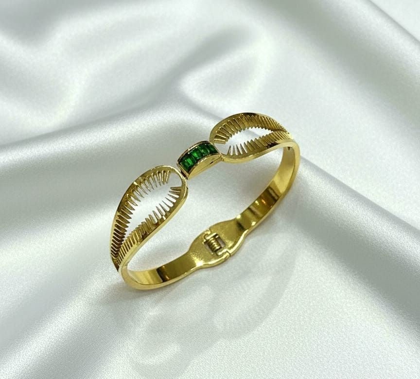 Emerald Wave Bangle - Zambeel