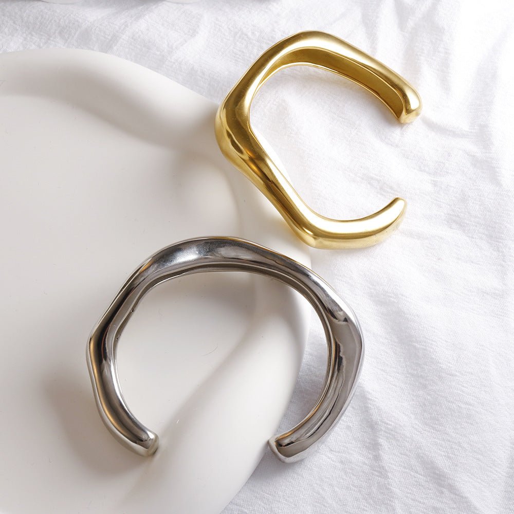 Fashion Women's Simple Glossy Curved C - Shaped Bracelet - Zambeel