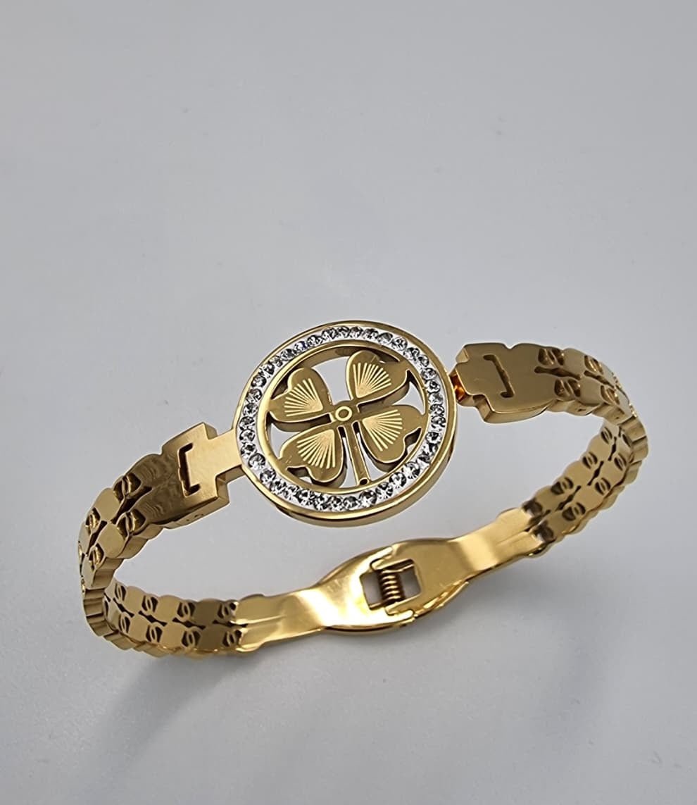Four - Leaf Charm Bangle - Zambeel