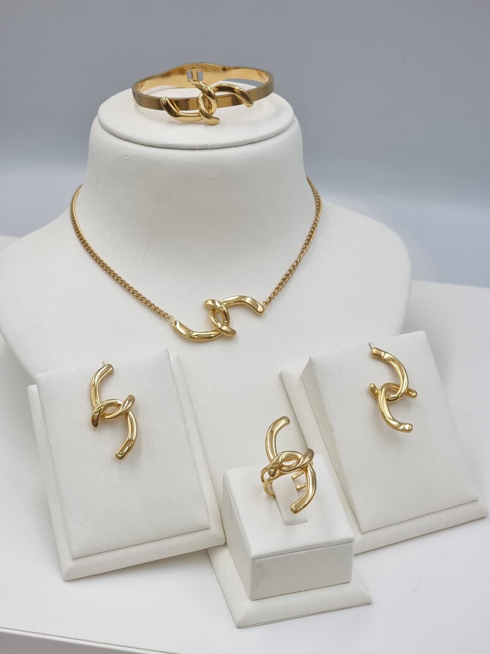 Golden Knot Link Jewelry Set - Zambeel