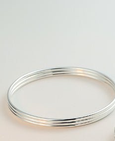 Handmade Sterling Silver Glossy Silver Bracelet Aperture - Zambeel