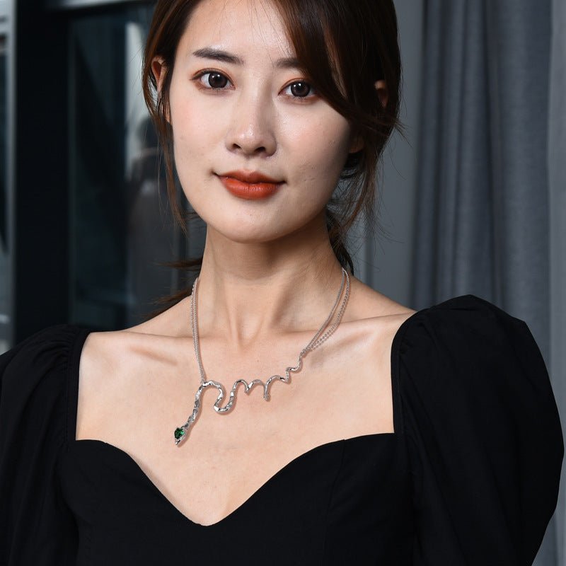 Magic Snake Enchanting Design Necklace Women's Green Zircon - Zambeel