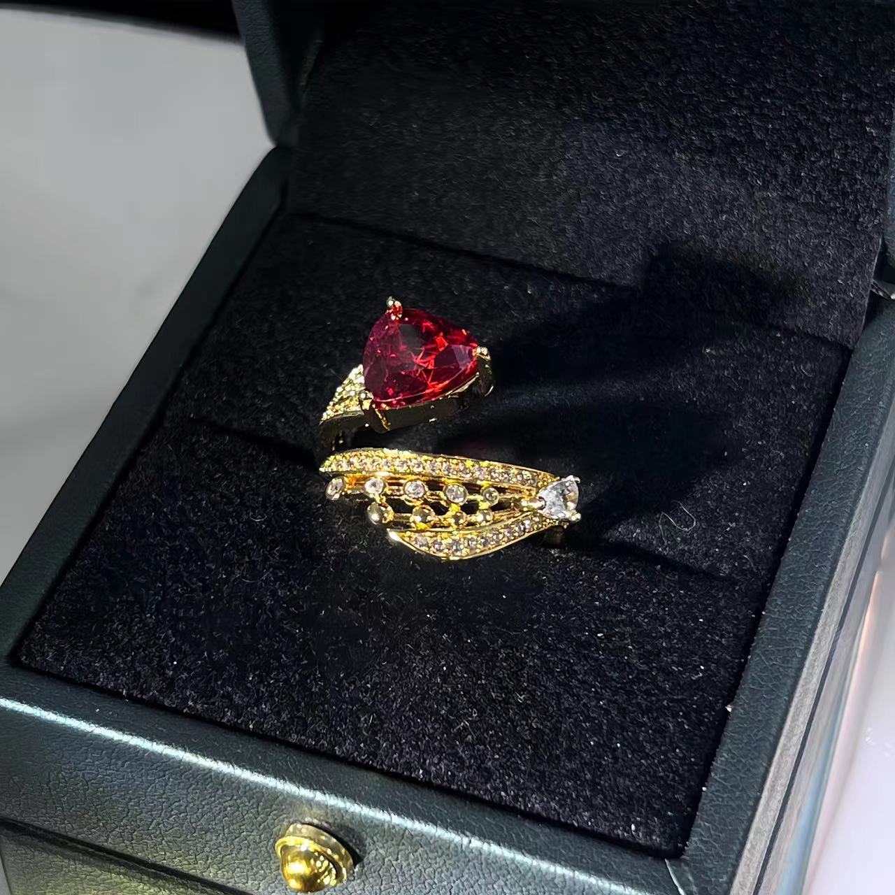 Retro Diamonds Red Opening Gold Ring - Zambeel