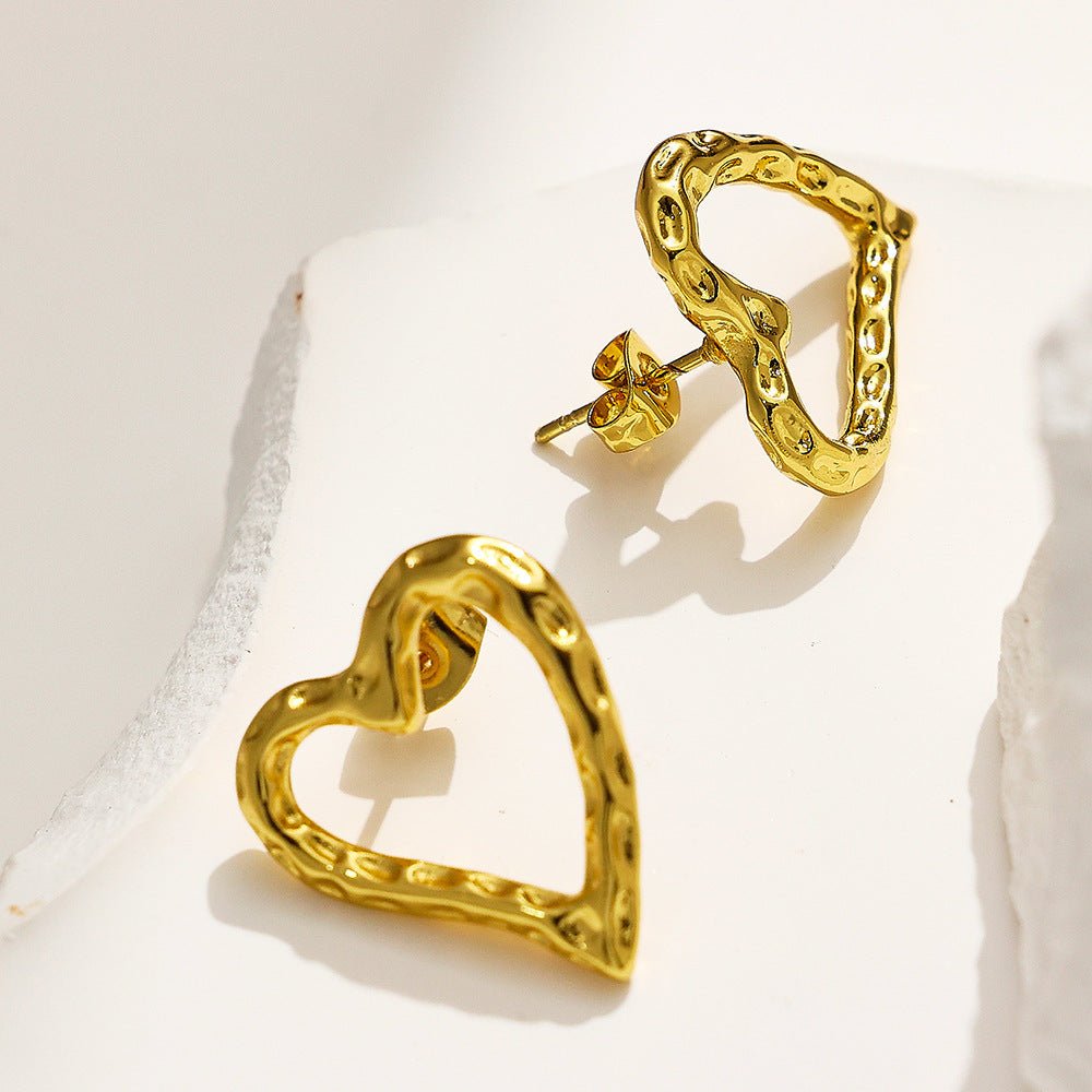 Retro Gold Stud Earrings Simple Lava Heart Shape - Zambeel