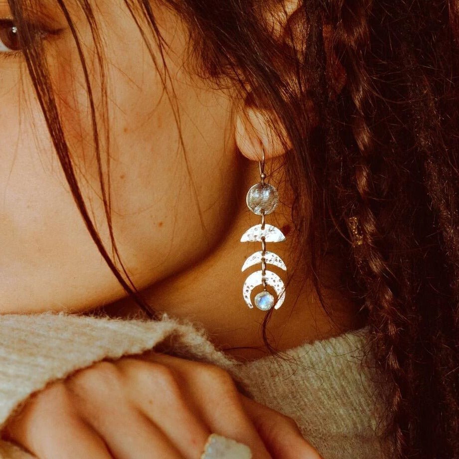 Retro Style Moon Phase Moonstone Long Women's Alloy - Zambeel