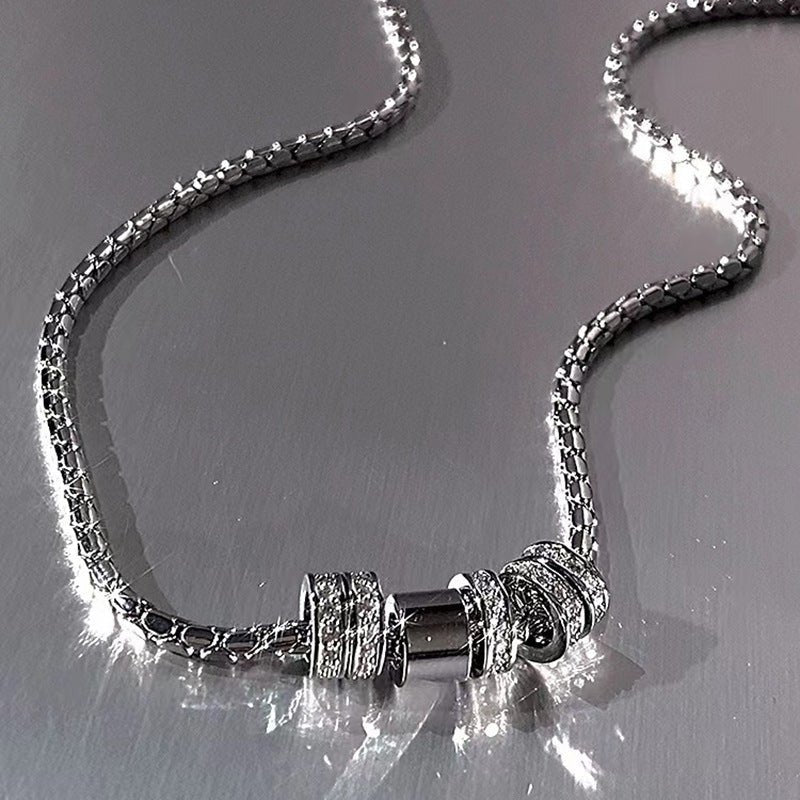 Rhinestone Ring Pendant Necklace Niche - Zambeel