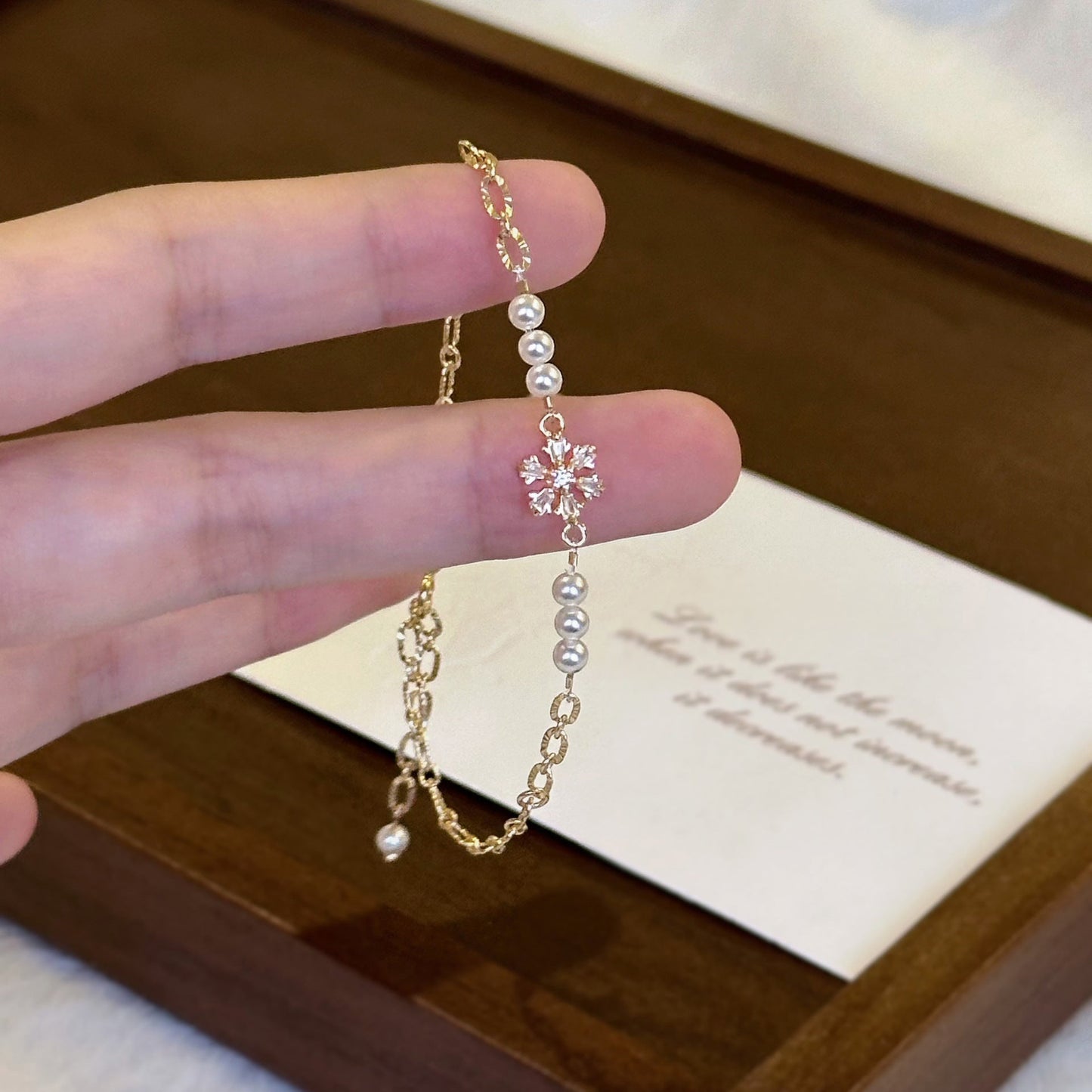 Snowflake Zircon Pearl Bracelet Female Niche Beaded - Zambeel