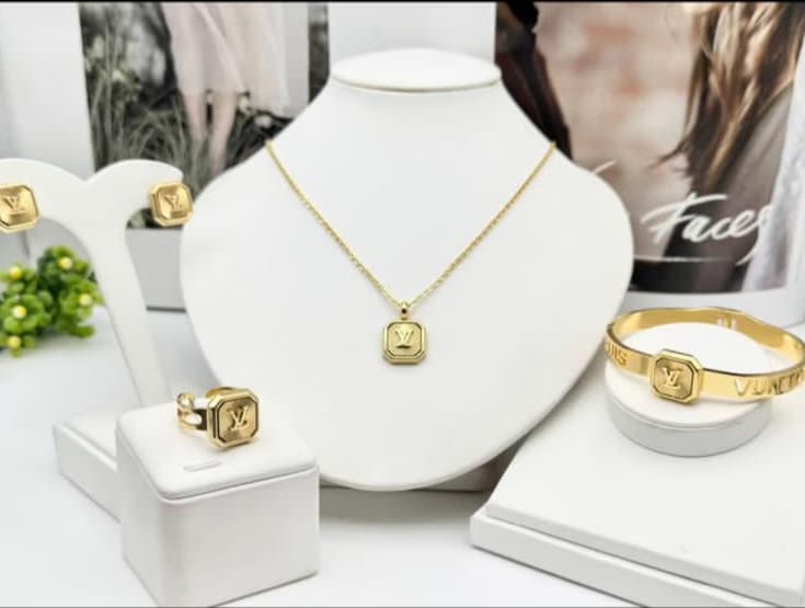 Square LV Emblem Jewelry Set - Zambeel