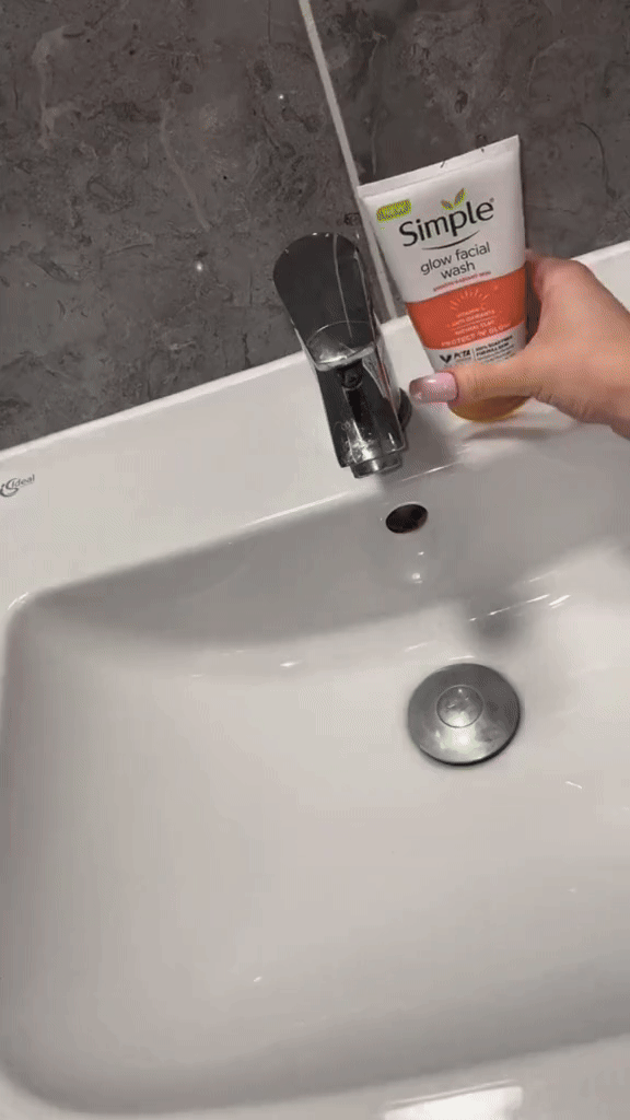 غسول الوجه المتوهج البسيط (الأصلي)
