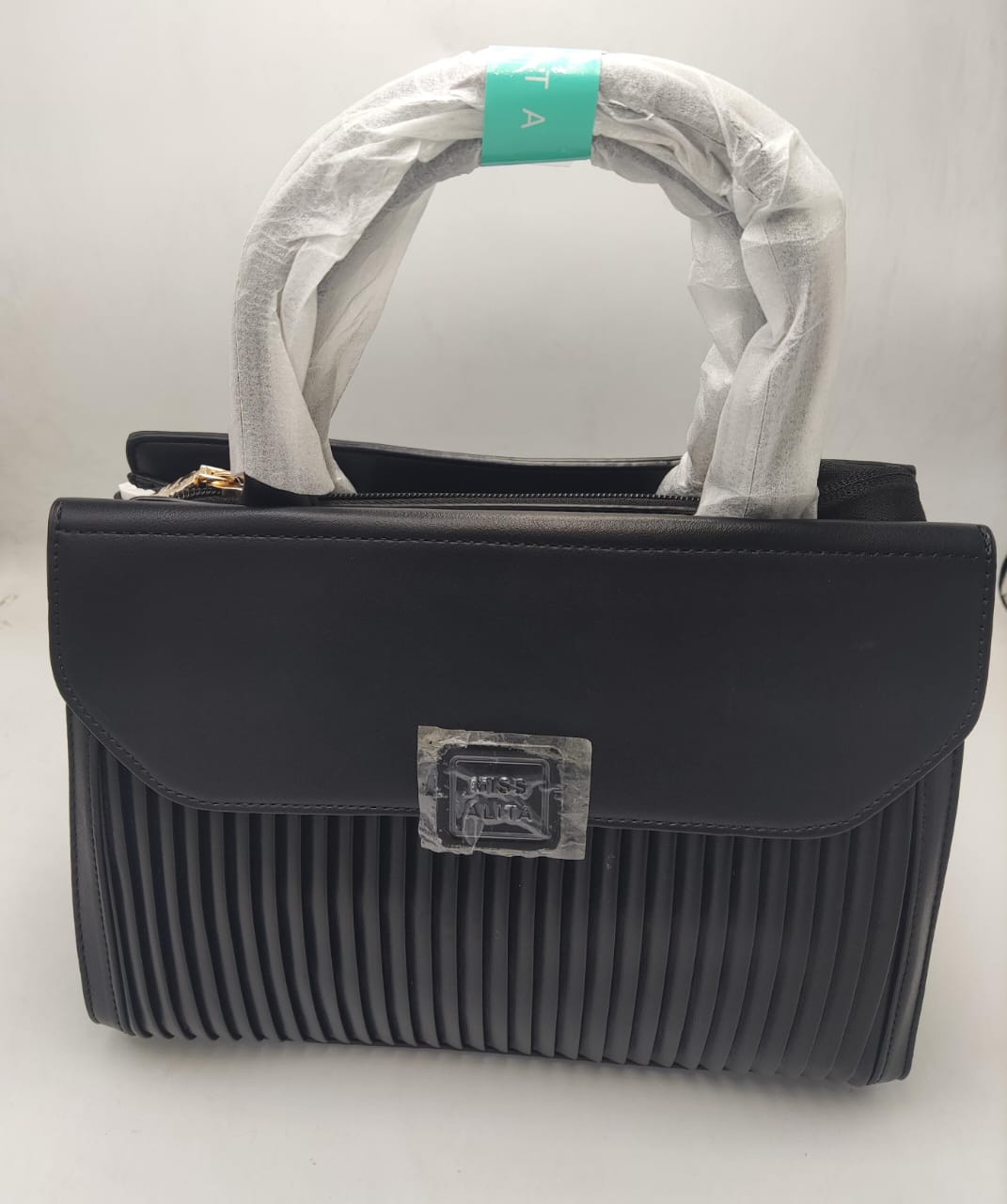 Textured Wave Flap Handbag - Zambeel