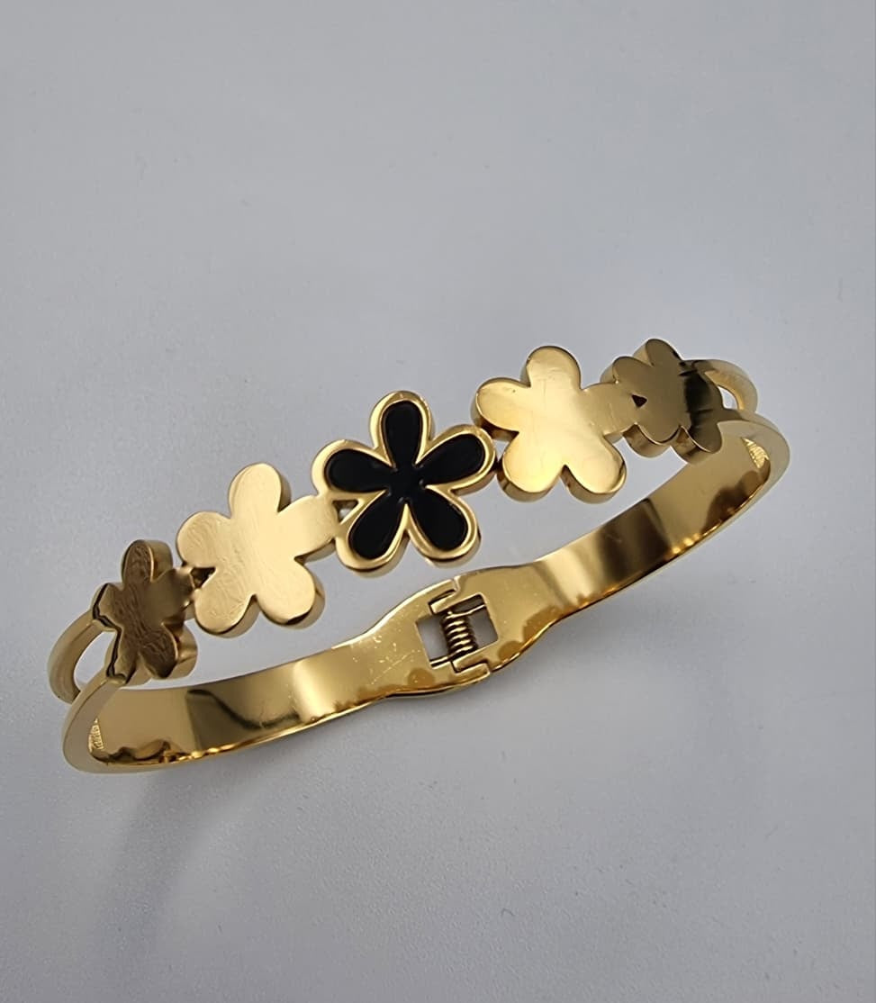 Black Clover Elegance Bangle