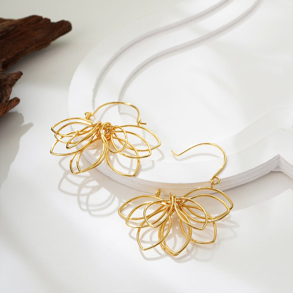 18K Real Gold Weaving Hollow Flower Earrings - Zambeel