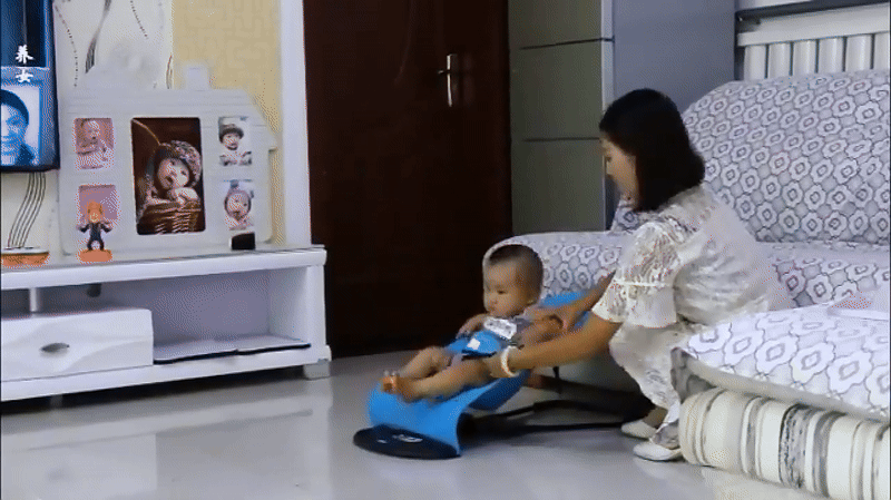 قفز جليسة الأطفال