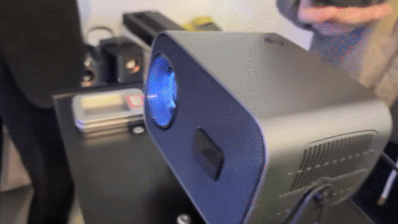 جهاز عرض ذكي LED - Full HD ©