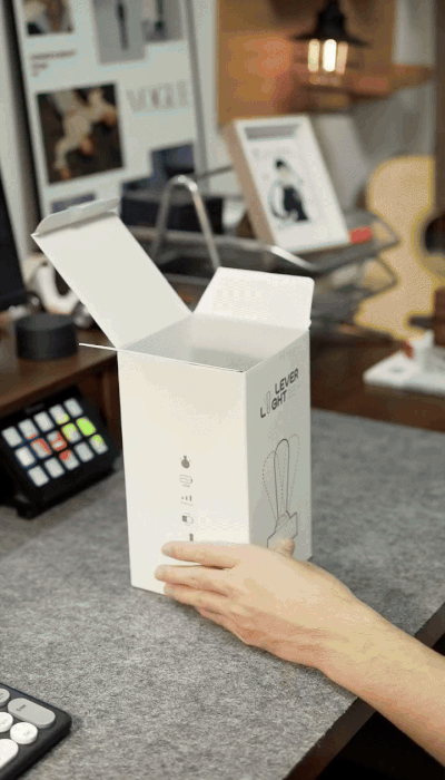 ضوء مثبت على الحائط