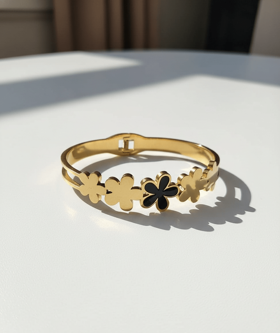 Black Clover Elegance Bangle - Zambeel