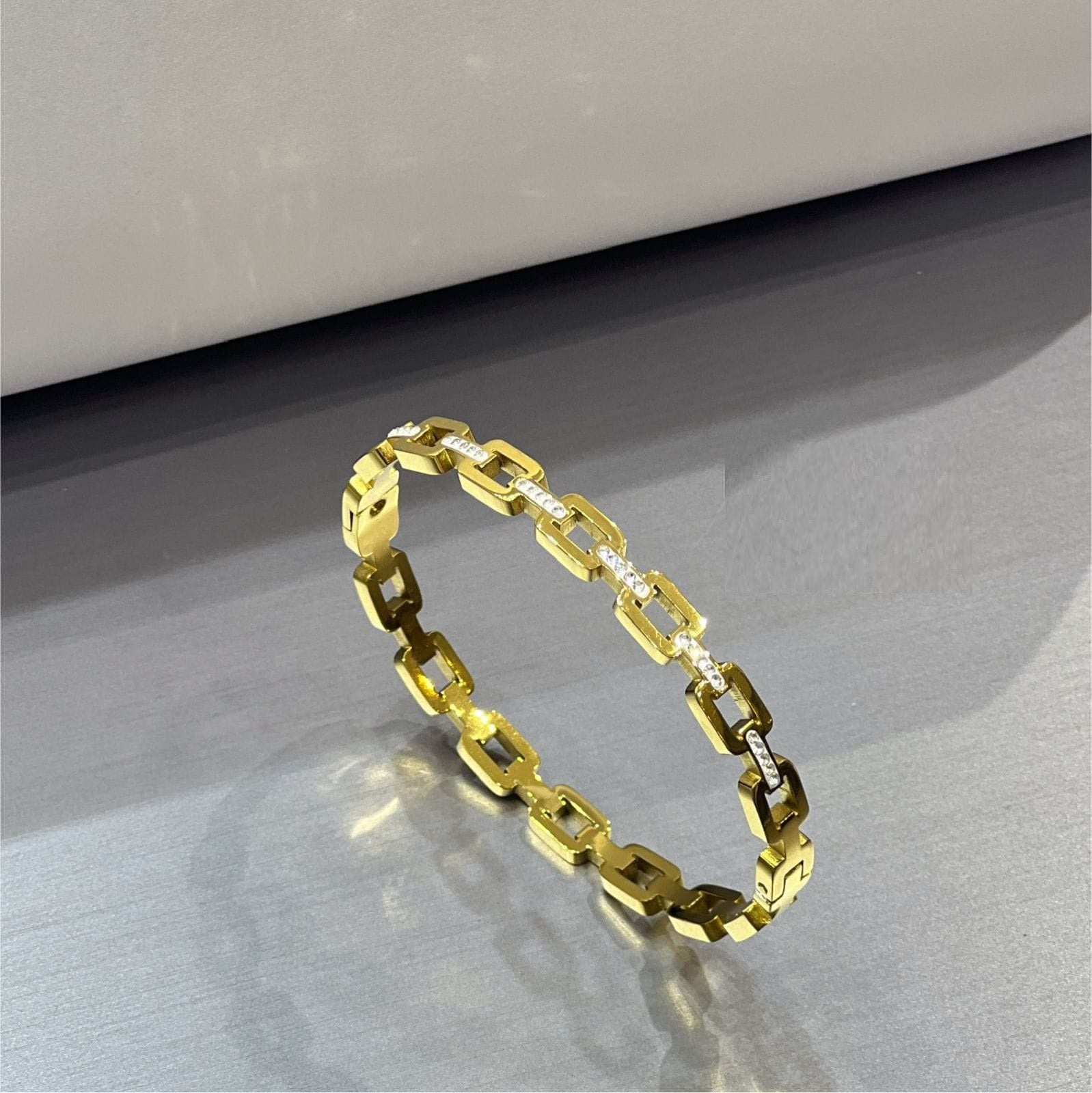 Chain - Link Crystal Bangle - Zambeel