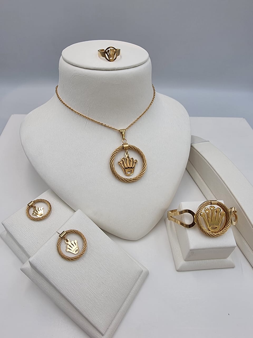 Crown Emblem Royal Jewelry Set - Zambeel