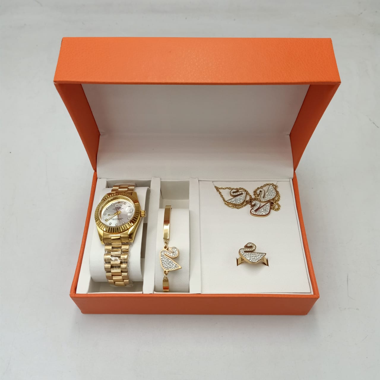 Crystal Hour Women Watch © - Zambeel