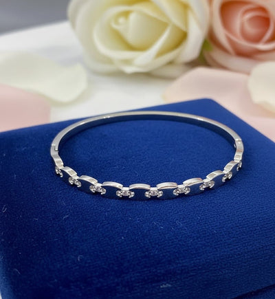 Crystal Linked Bangle - Zambeel