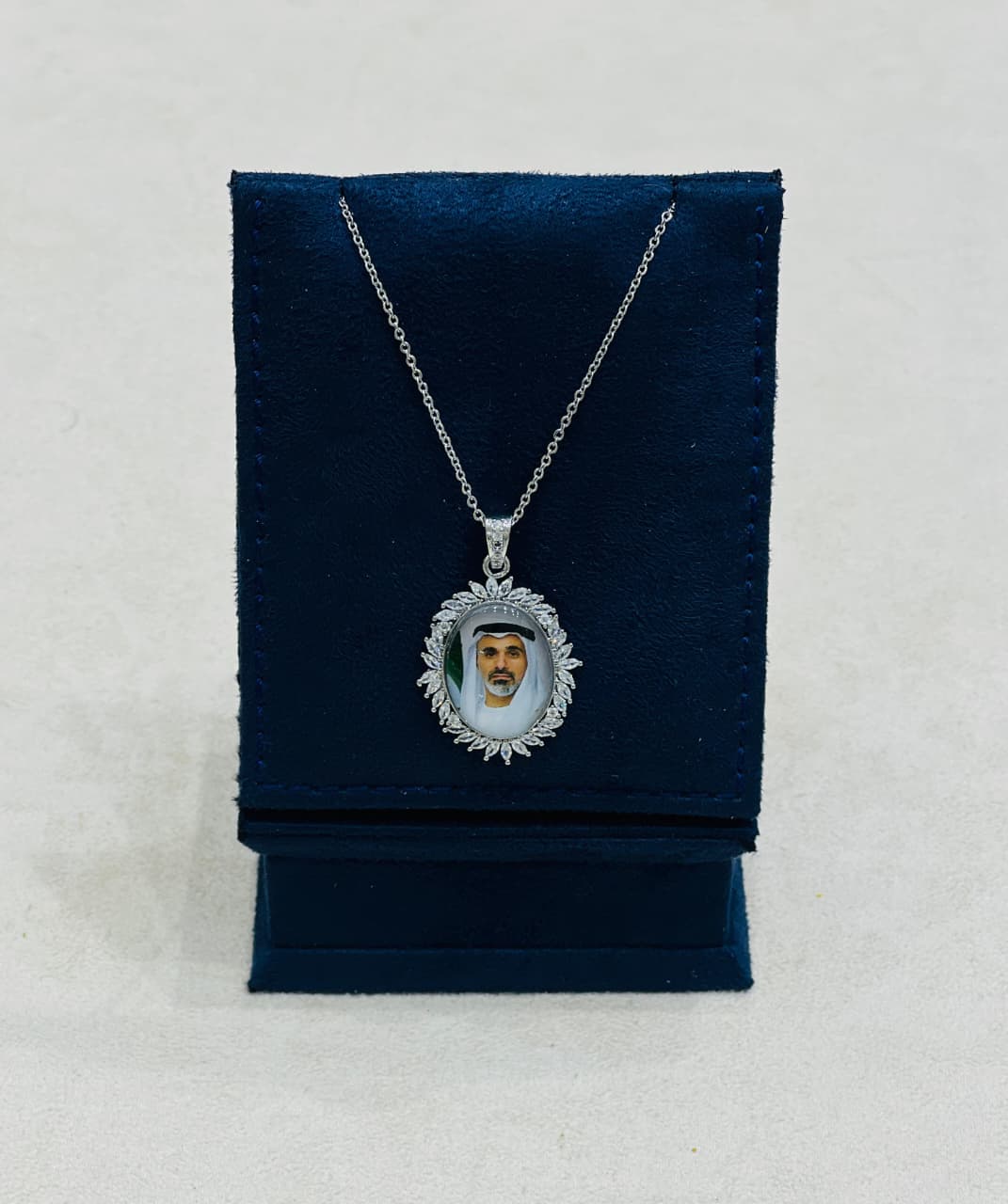 Elegant Oval Custom Photo Pendant - Zambeel