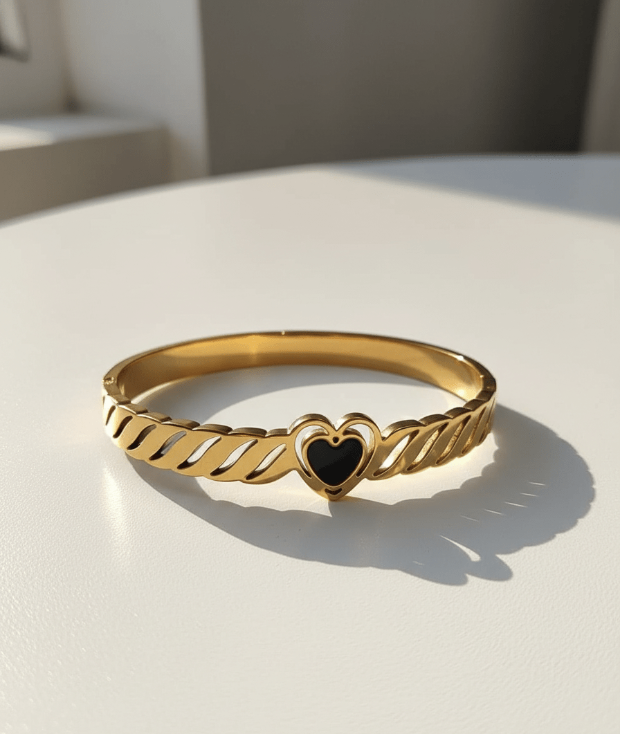 Golden Heartline Bangle - Zambeel