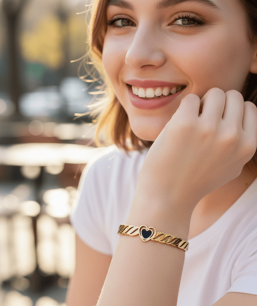 Golden Heartline Bangle - Zambeel