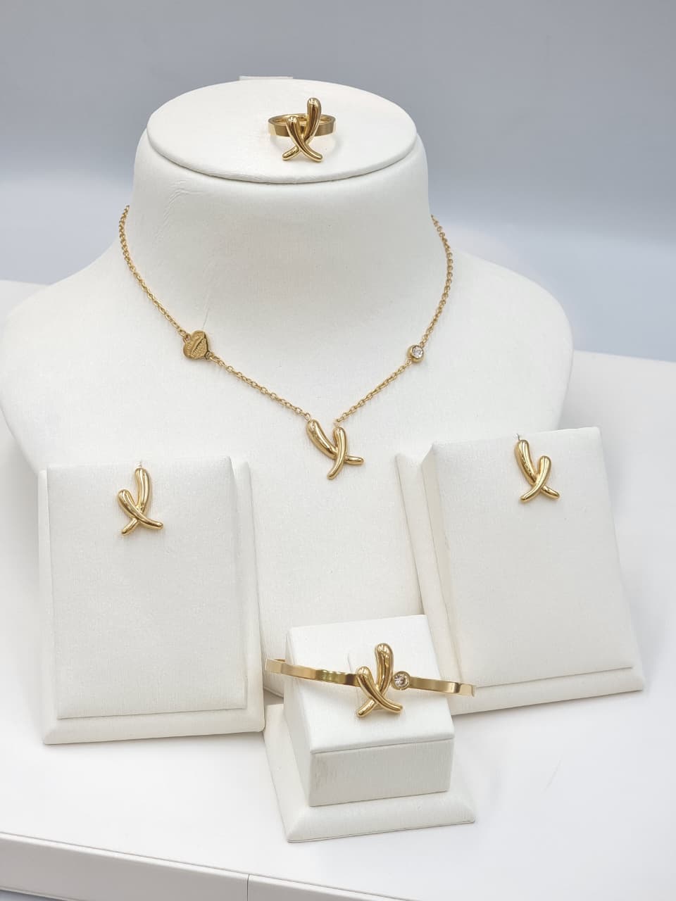 Golden Pearl Emblem Jewelry Set - Zambeel