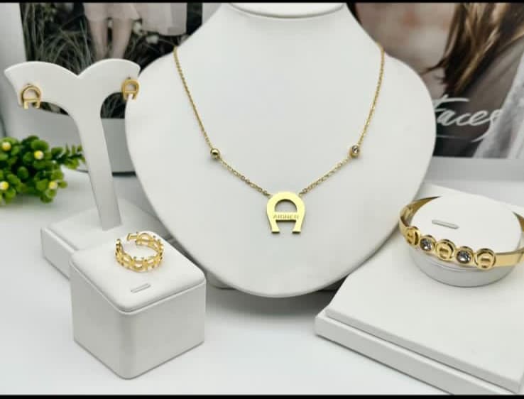 Horseshoe Design Jewelry Set - Zambeel