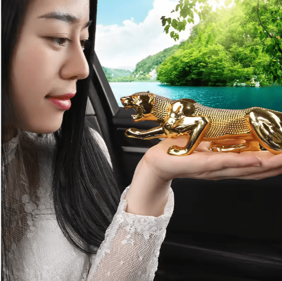 Luxury Cheetah Sculpture - Zambeel