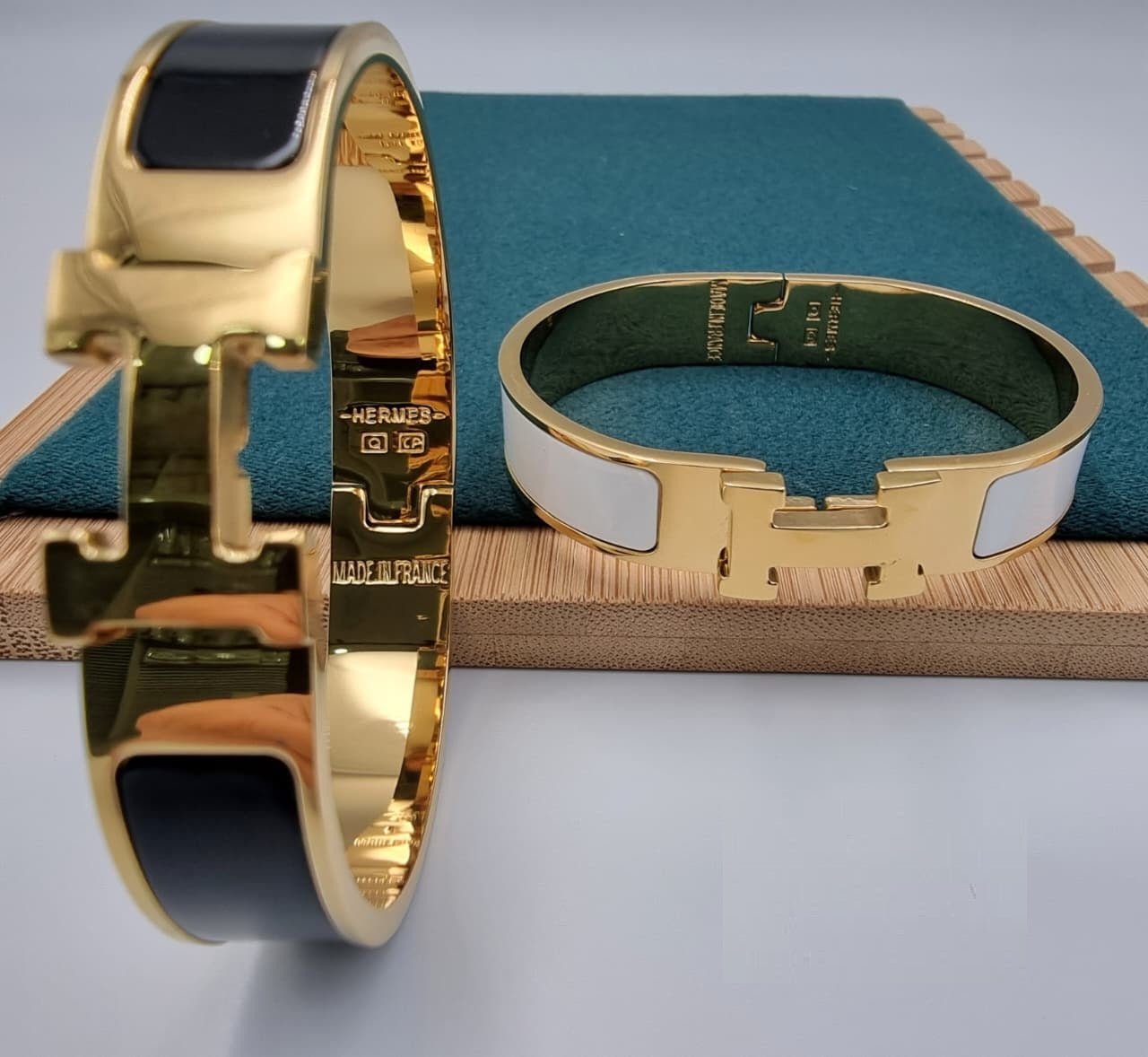 Luxury H Enamel Bracelet - Zambeel