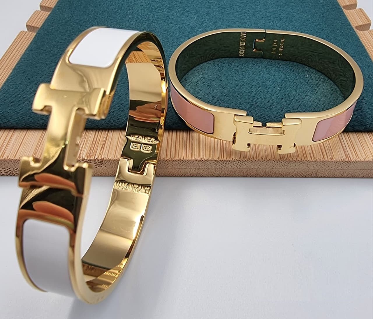 Luxury H Enamel Bracelet - Zambeel