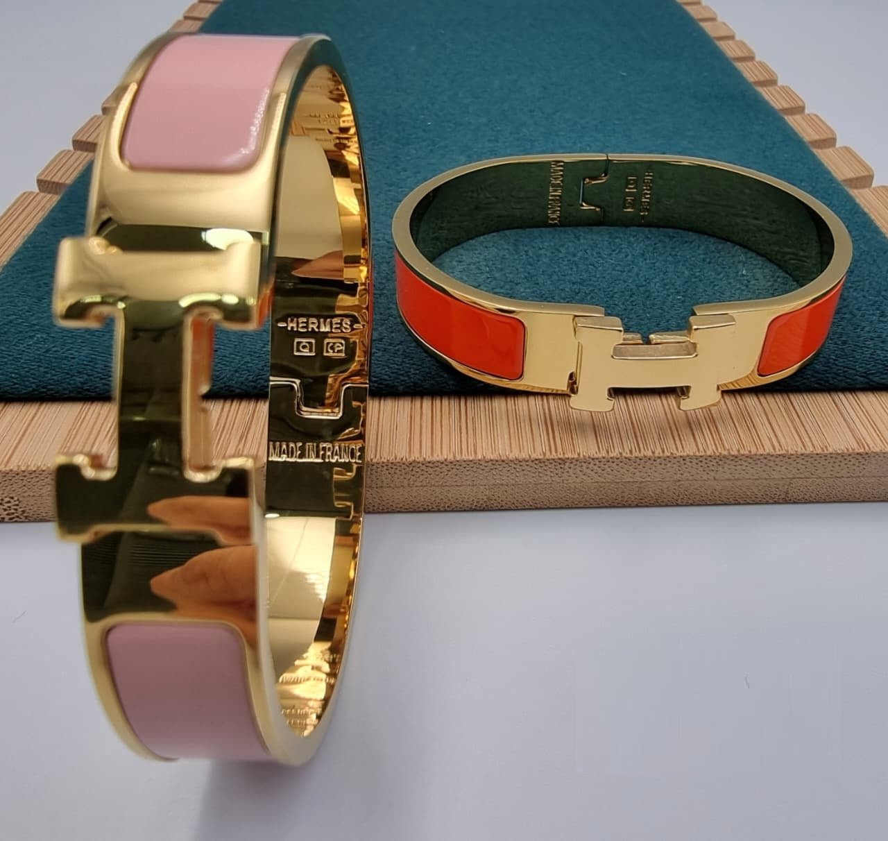 Luxury H Enamel Bracelet - Zambeel