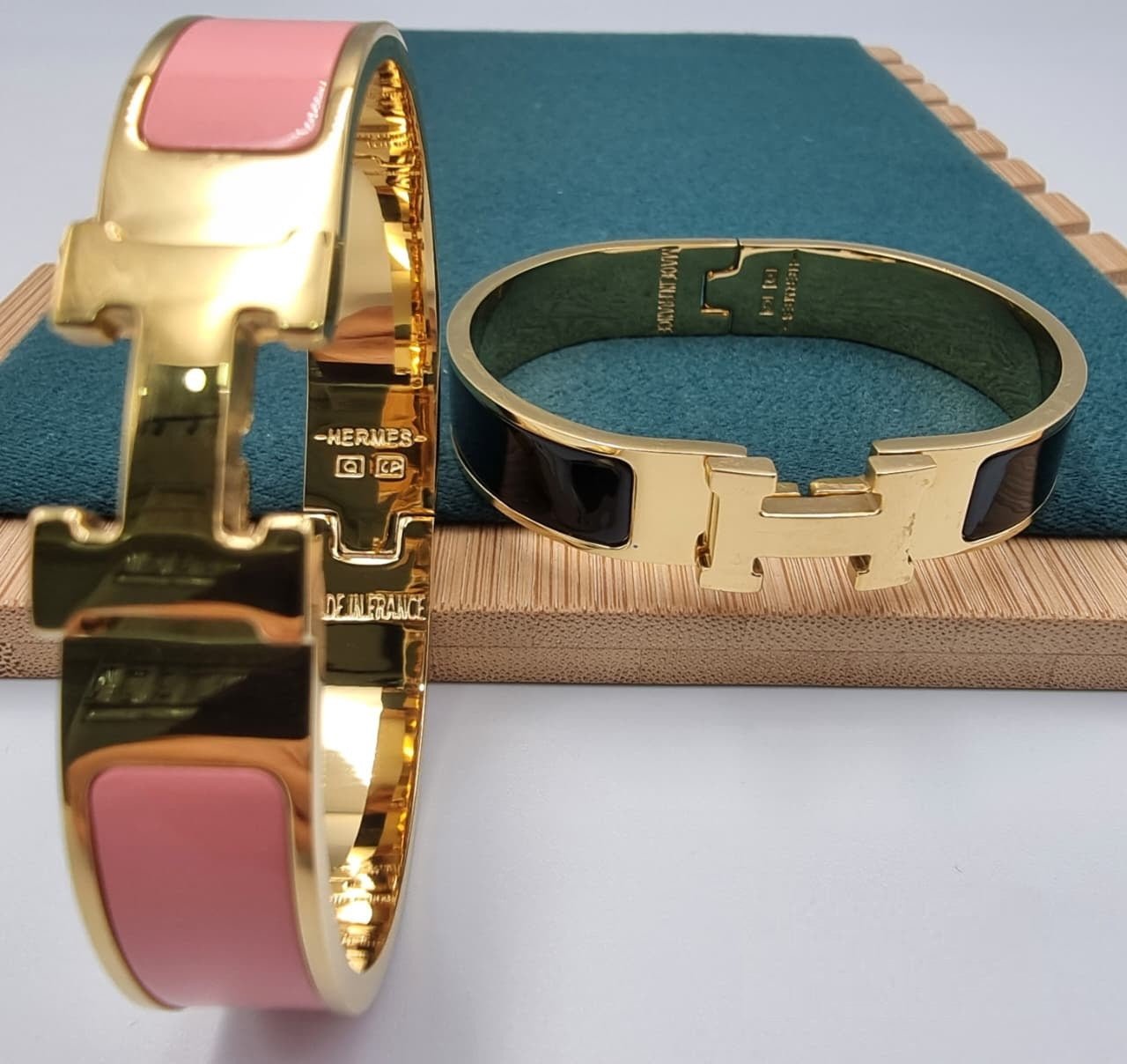 Luxury H Enamel Bracelet - Zambeel