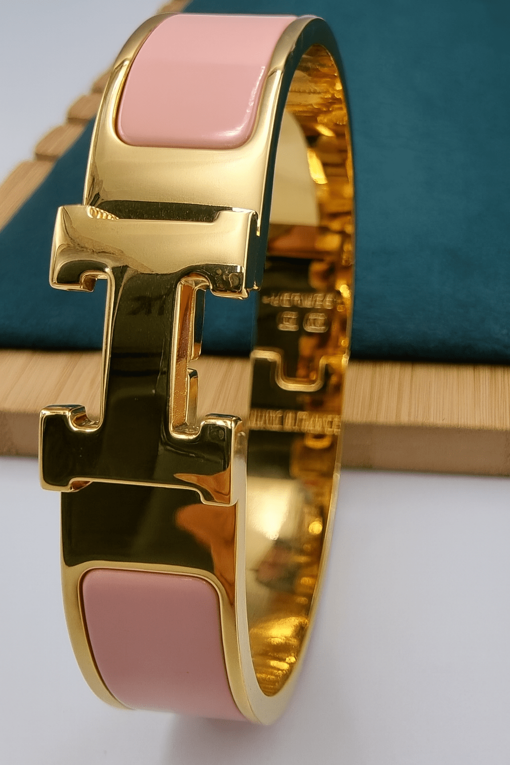 Luxury H Enamel Bracelet - Zambeel