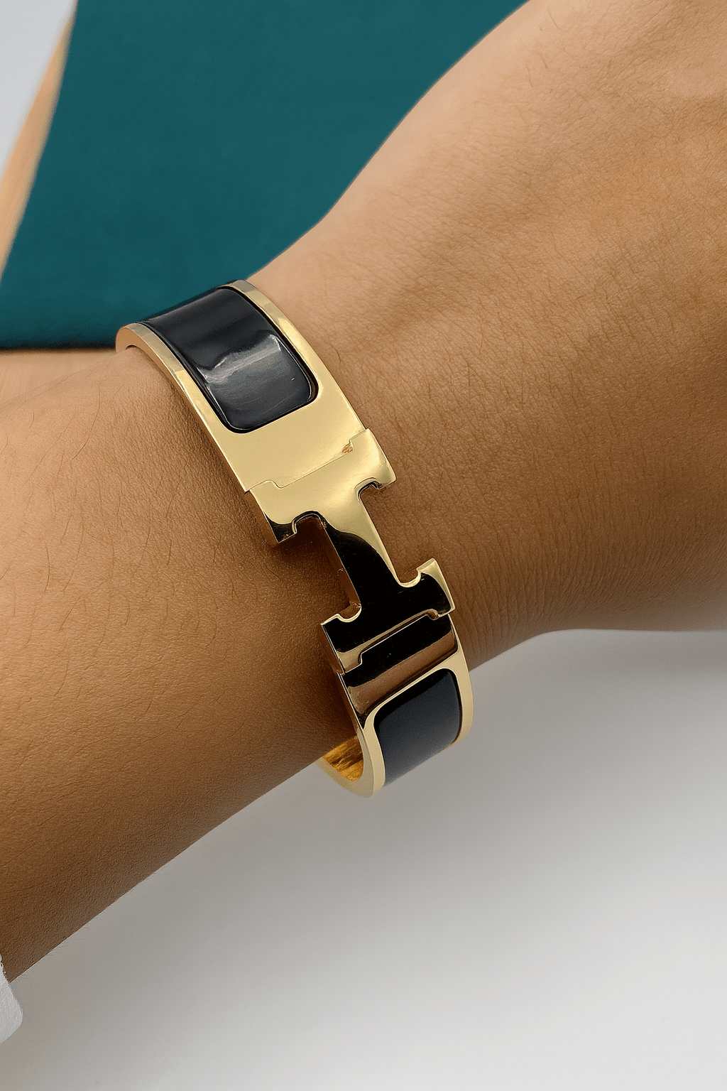 Luxury H Enamel Bracelet - Zambeel