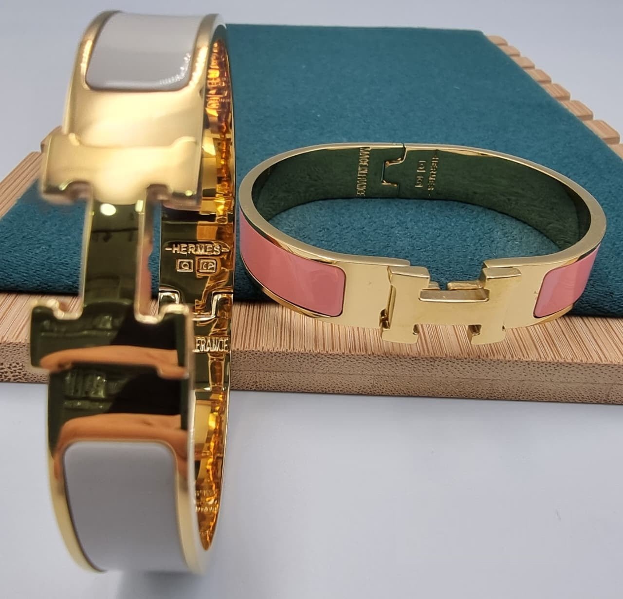 Luxury H Enamel Bracelet - Zambeel
