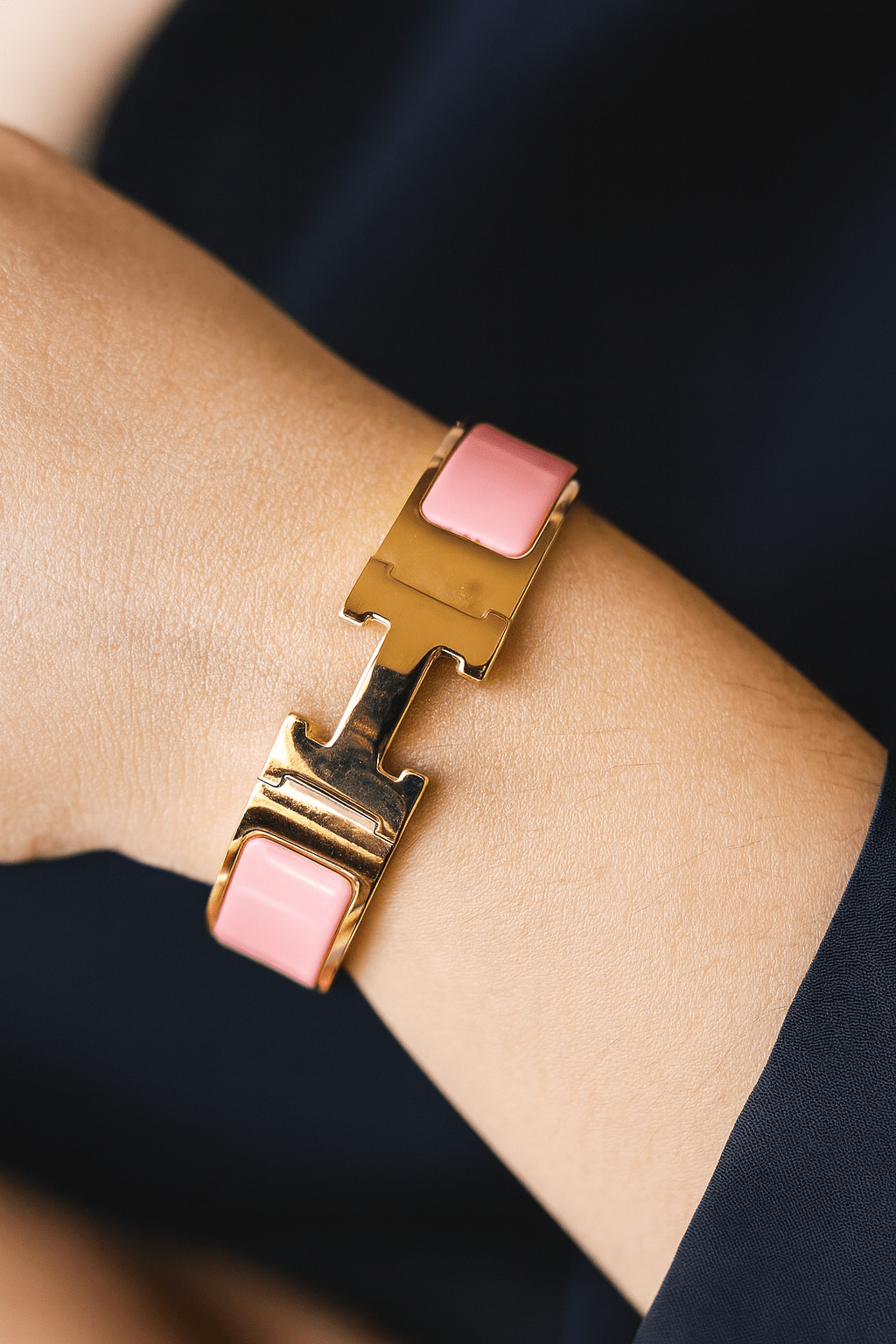 Luxury H Enamel Bracelet - Zambeel