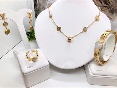 Luxury LV Charm Gold Jewelry Set - Zambeel