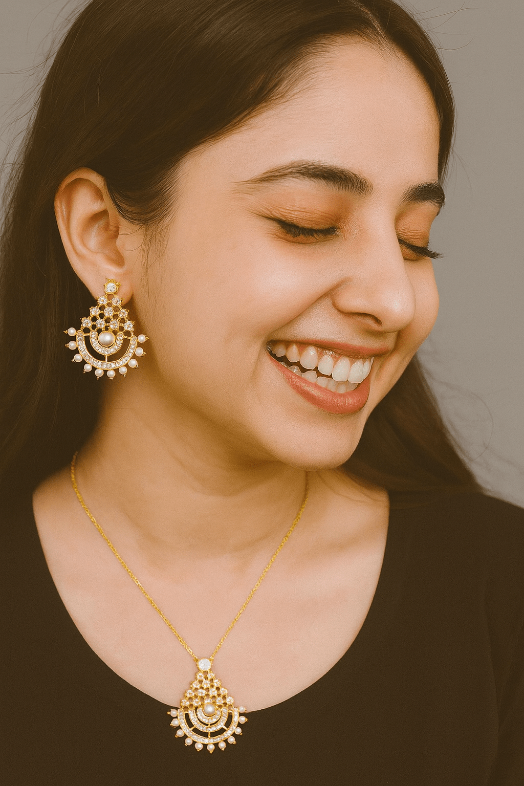 Majestic Pearl Fan Pendant Set - Zambeel