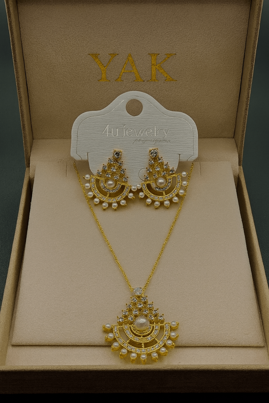 Majestic Pearl Fan Pendant Set - Zambeel