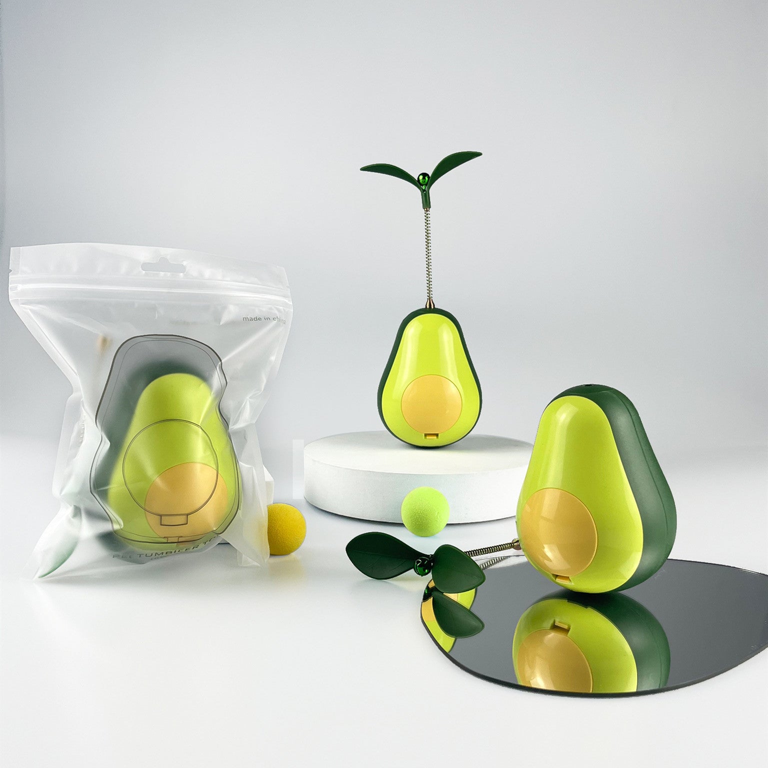 Multifunctional Food Leakage Toy Tumbler Avocado Cat Toy - Zambeel
