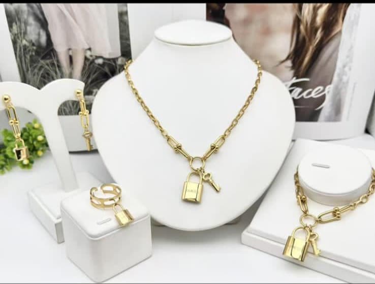 Padlock & Key Chain Jewelry Set - Zambeel