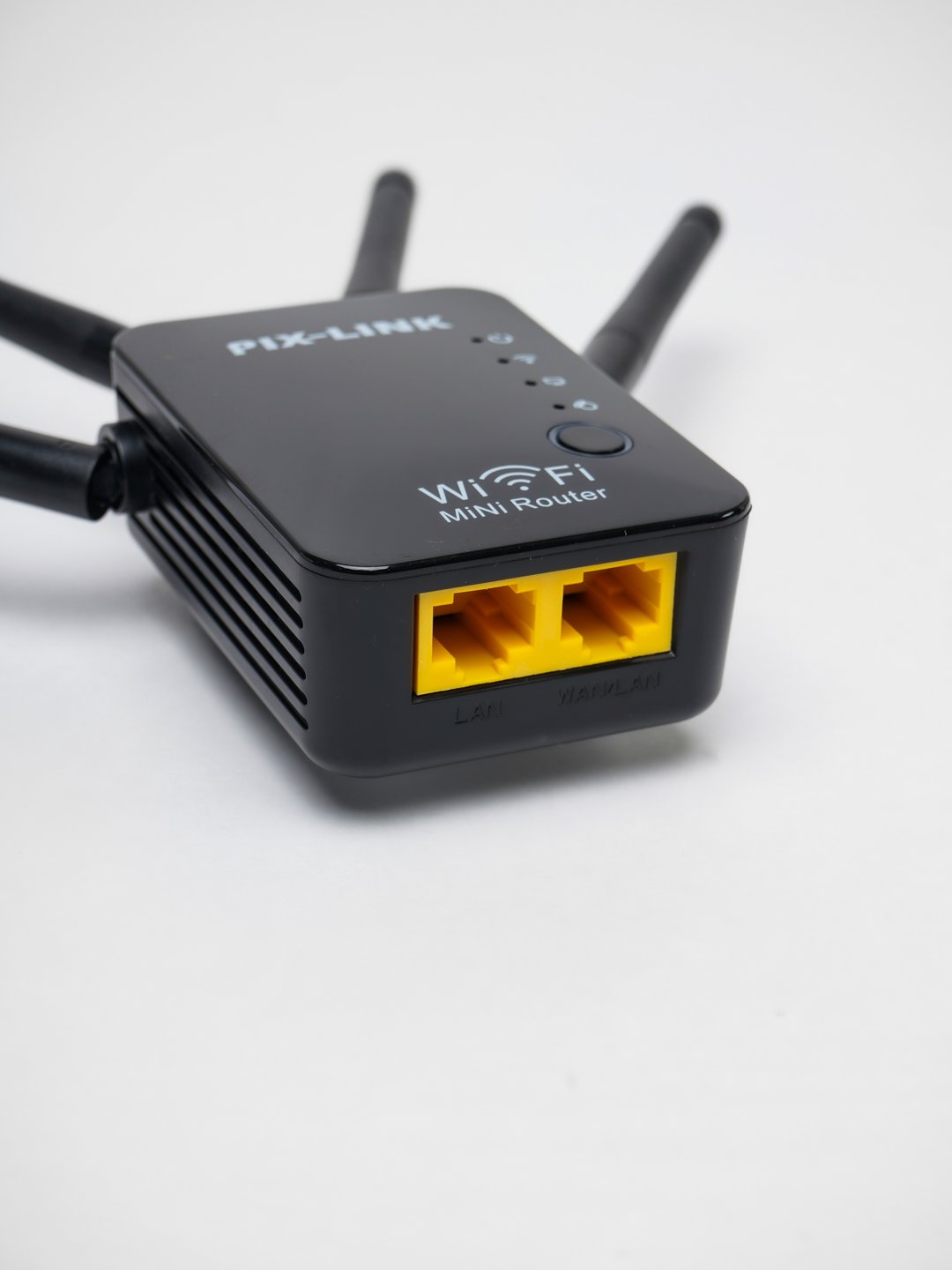 Pix Link - Wi - Fi Repeater (WR - 16Q) - Zambeel