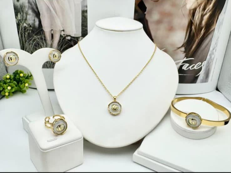 Round GG Logo Jewelry Set - Zambeel