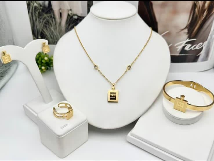 Royal Square Gold Jewelry Set - Zambeel